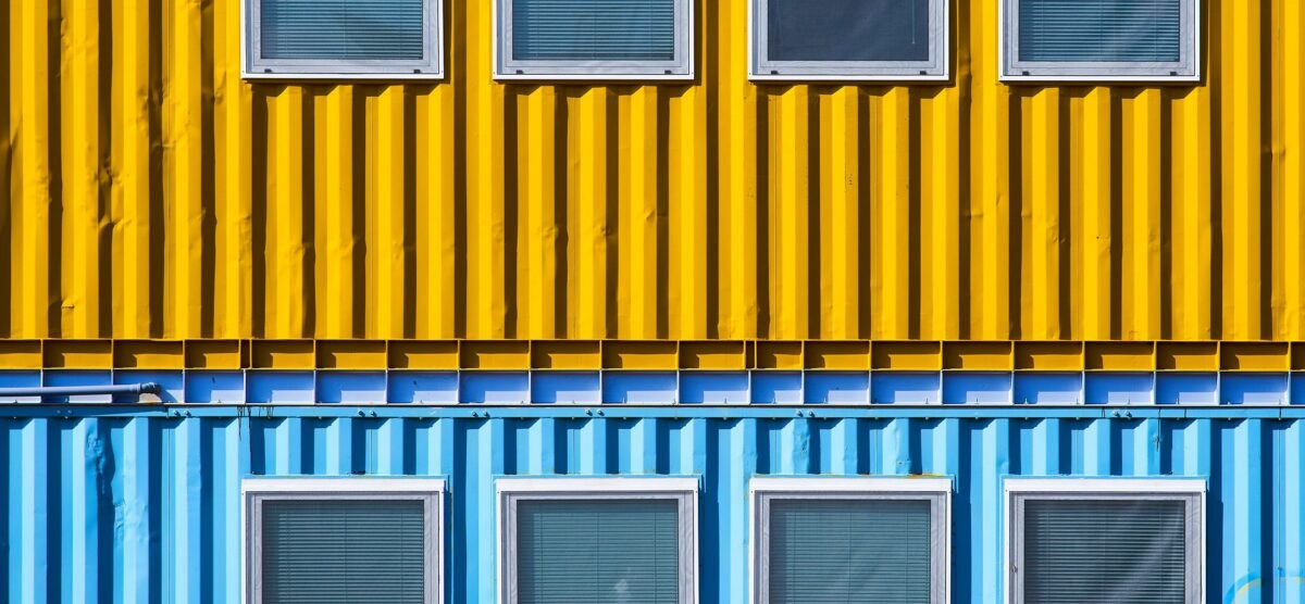 Cum să Amenajezi un Container Maritim ca Spațiu Comercial de Succes în România (Ghid Practic 2026)