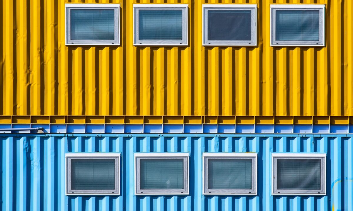 Cum să Amenajezi un Container Maritim ca Spațiu Comercial de Succes în România (Ghid Practic 2026)